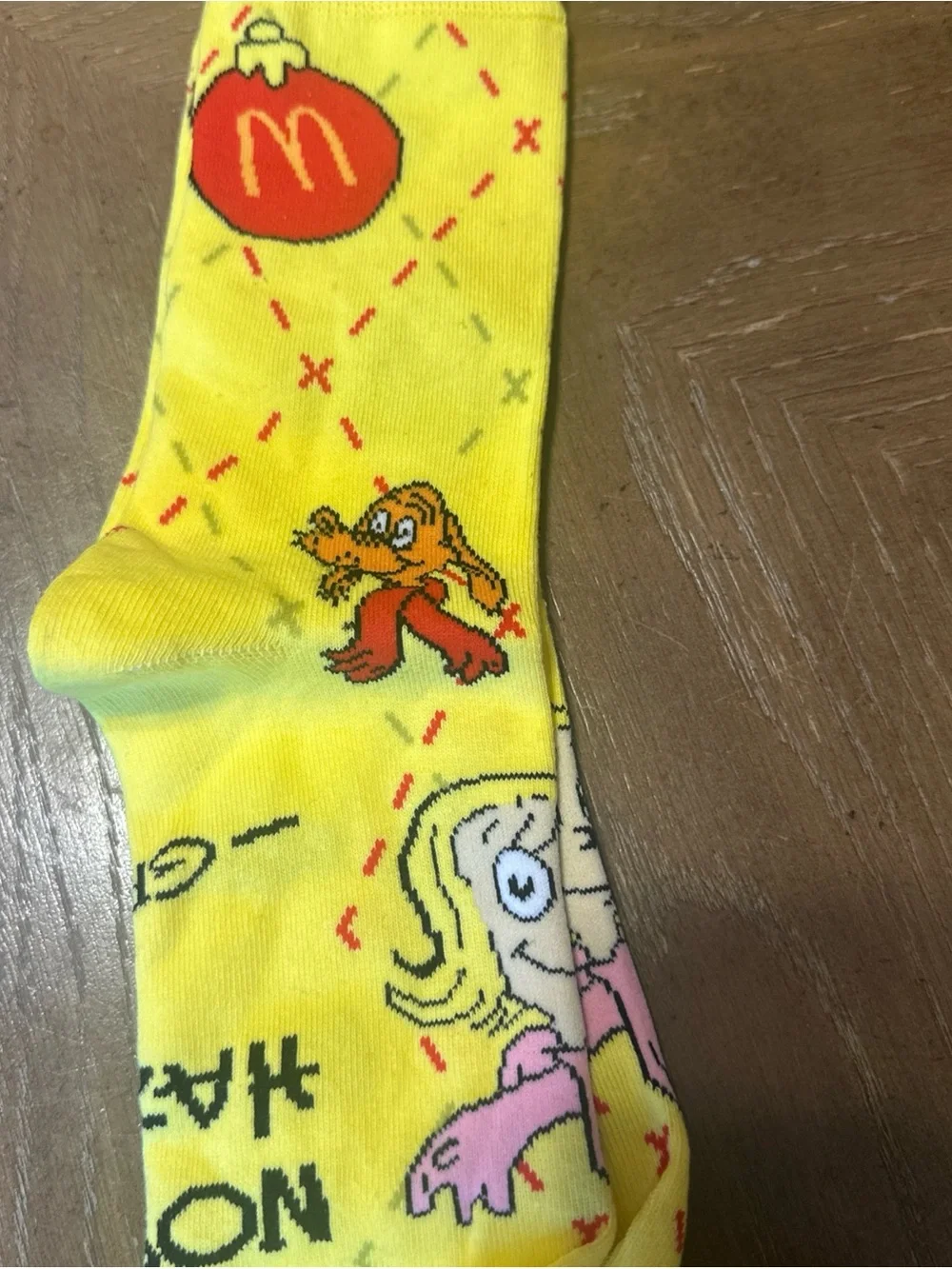 2025 MCDONALDS Grinch RARE Yellow Socks Adult Happy Meal Cindy Lou